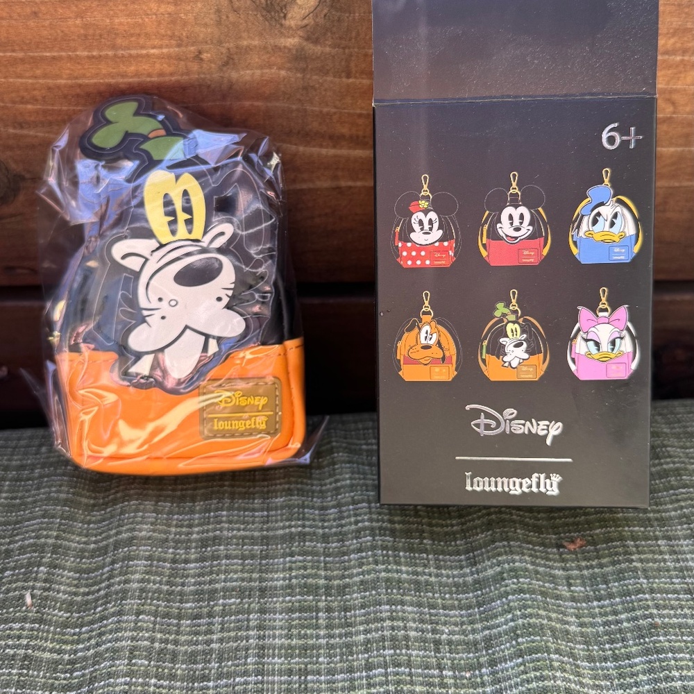 Mickey and Friends Mini-Backpack Mystery Key Chain - GOOFY